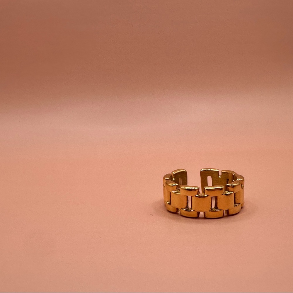 Golden ring - Picture 2 of 6